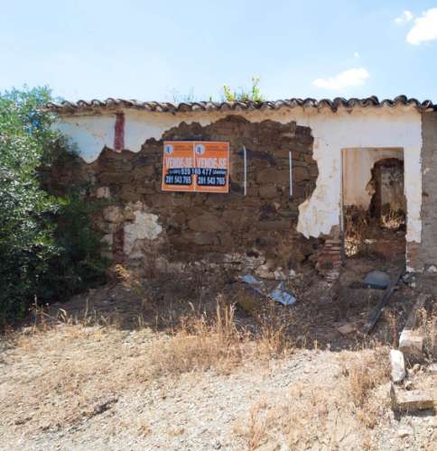 MORADIA EM RUINA COM JARDIM - COM 233 M2 - EM BOTELHAS - CASTRO MARIM - ALGARVE