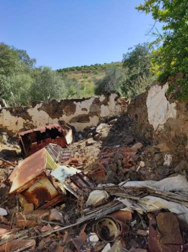 MORADIA EM RUINA COM JARDIM - COM 233 M2 - EM BOTELHAS - CASTRO MARIM - ALGARVE