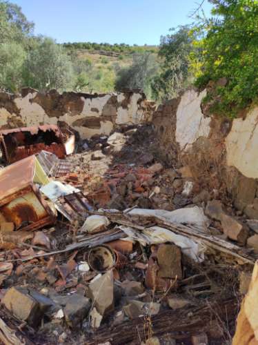 MORADIA EM RUINA COM JARDIM - COM 233 M2 - EM BOTELHAS - CASTRO MARIM - ALGARVE