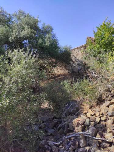 MORADIA EM RUINA COM JARDIM - COM 233 M2 - EM BOTELHAS - CASTRO MARIM - ALGARVE