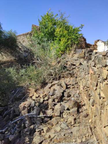 MORADIA EM RUINA COM JARDIM - COM 233 M2 - EM BOTELHAS - CASTRO MARIM - ALGARVE