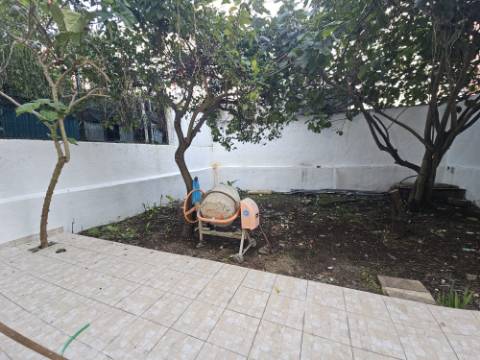 Apartamento T2+1 com Terraço de 89,54m2 totalmente remodelado com Cozinha equipada no Centro da Amadora