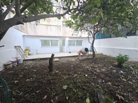 Apartamento T2+1 com Terraço de 89,54m2 totalmente remodelado com Cozinha equipada no Centro da Amadora