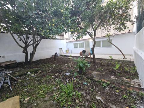 Apartamento T2+1 com Terraço de 89,54m2 totalmente remodelado com Cozinha equipada no Centro da Amadora