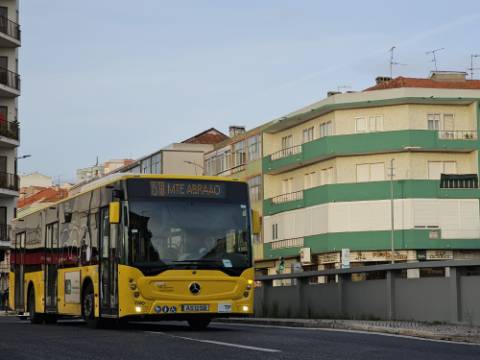 Apartamento T2+1 com Terraço de 89,54m2 totalmente remodelado com Cozinha equipada no Centro da Amadora