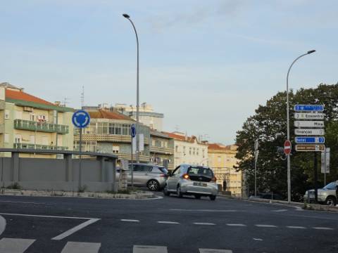 Apartamento T2+1 com Terraço de 89,54m2 totalmente remodelado com Cozinha equipada no Centro da Amadora