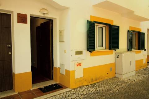 Moradia V2 disponível para arrendamento temporário em Tavira