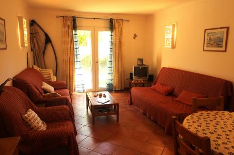 Moradia V2 disponível para arrendamento temporário em Tavira