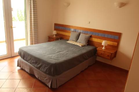 Moradia V2 disponível para arrendamento temporário em Tavira