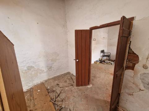 Moradia para Reconstrução com Vista para o Rio Guadiana em Laranjeiras, Alcoutim