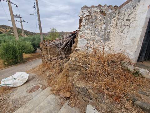 Moradia para Reconstrução com Vista para o Rio Guadiana em Laranjeiras, Alcoutim