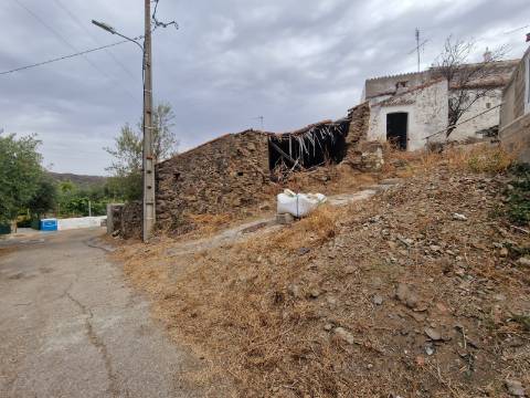 Moradia para Reconstrução com Vista para o Rio Guadiana em Laranjeiras, Alcoutim