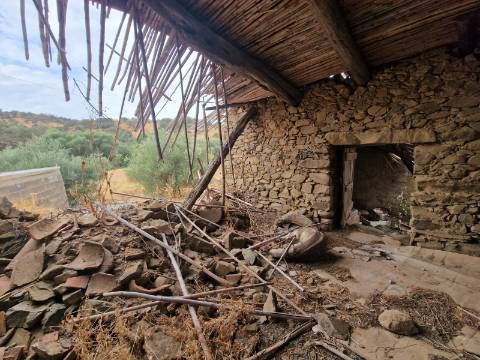Moradia para Reconstrução com Vista para o Rio Guadiana em Laranjeiras, Alcoutim