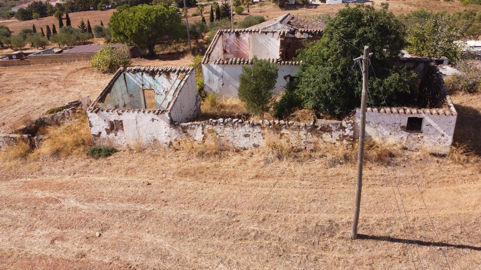 Terreno com viabilidade construtiva até 500 metros quadrados