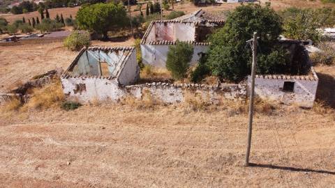 Terreno com viabilidade construtiva até 500 metros quadrados