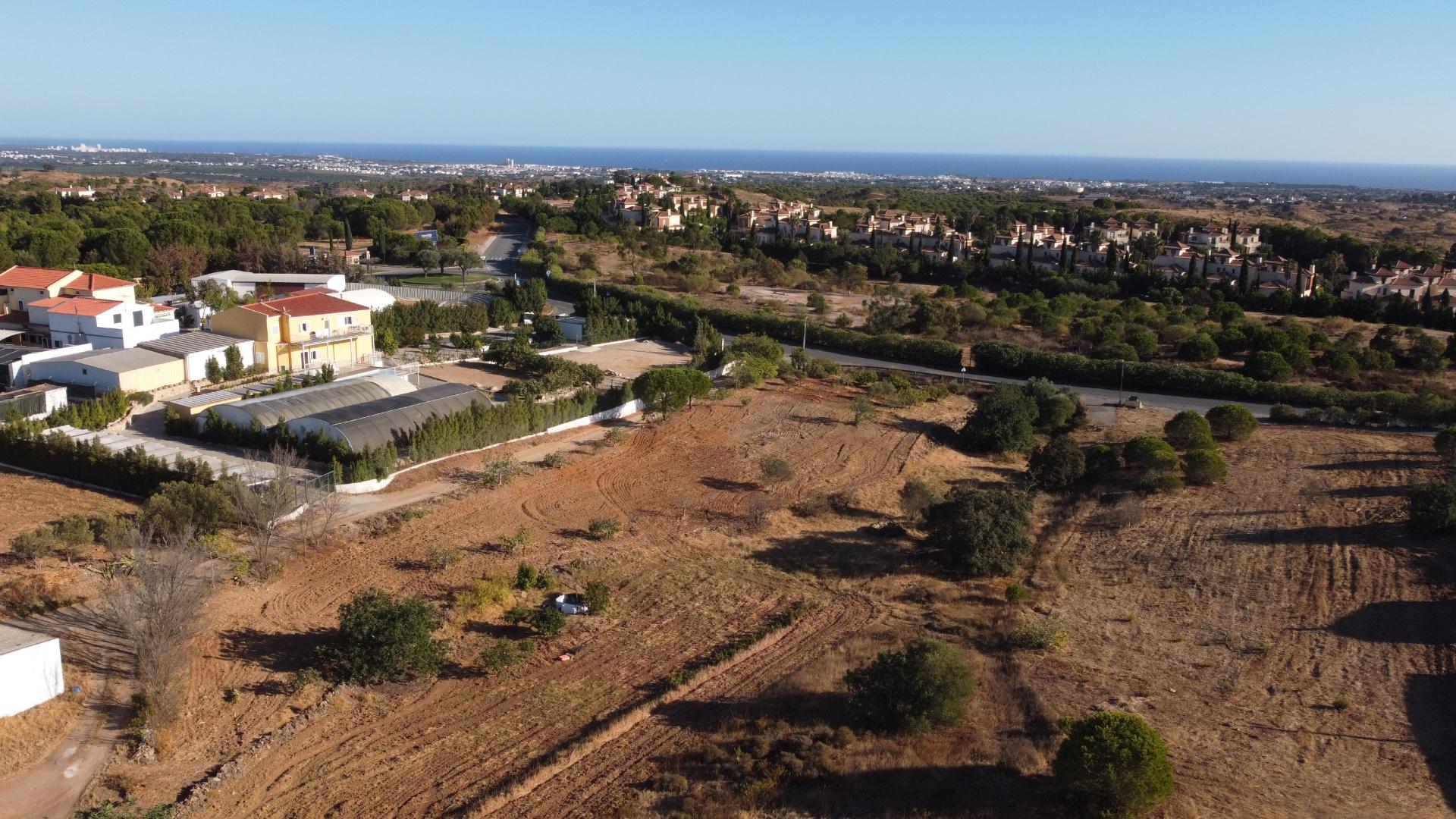 Terreno com viabilidade construtiva até 500 metros quadrados