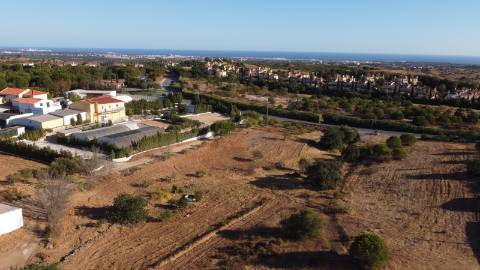 Terreno com viabilidade construtiva até 500 metros quadrados