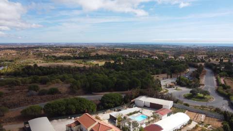 Terreno com viabilidade construtiva até 500 metros quadrados