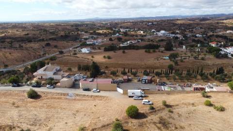 Terreno com viabilidade construtiva até 500 metros quadrados