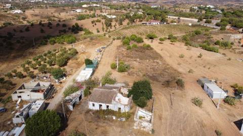 Terreno com viabilidade construtiva até 500 metros quadrados