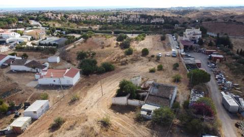 Terreno com viabilidade construtiva até 500 metros quadrados