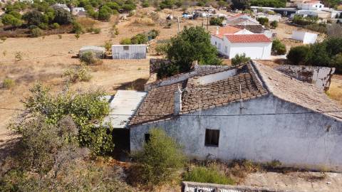 Terreno com viabilidade construtiva até 500 metros quadrados