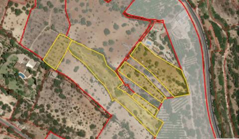 Conjunto de 6 Terrenos com 16.700 m² e Ruína Oportunidade em Estoi, Faro