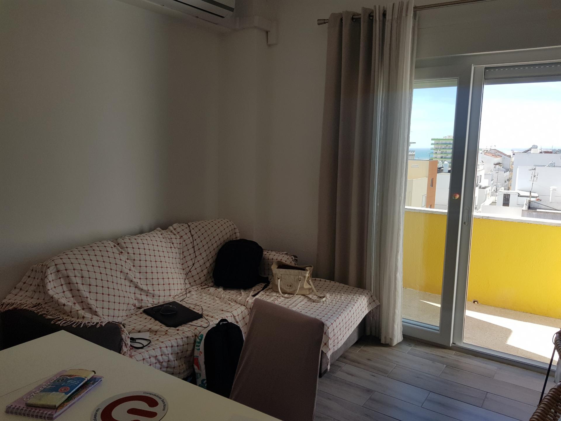 Apartamento T1+1 com vista mar e pinhal - luminoso e com duas varandas.