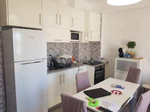 Apartamento T1+1 com vista mar e pinhal - luminoso e com duas varandas.