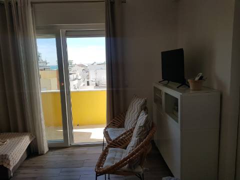 Apartamento T1+1 com vista mar e pinhal - luminoso e com duas varandas.
