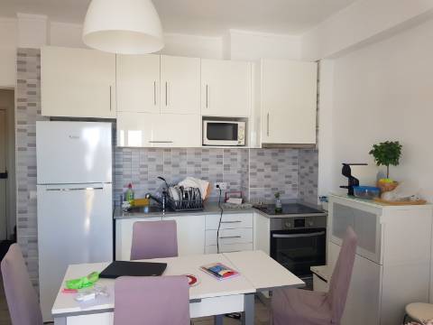 Apartamento T1+1 com vista mar e pinhal - luminoso e com duas varandas.