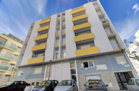 Apartamento T1+1 com vista mar e pinhal - luminoso e com duas varandas.