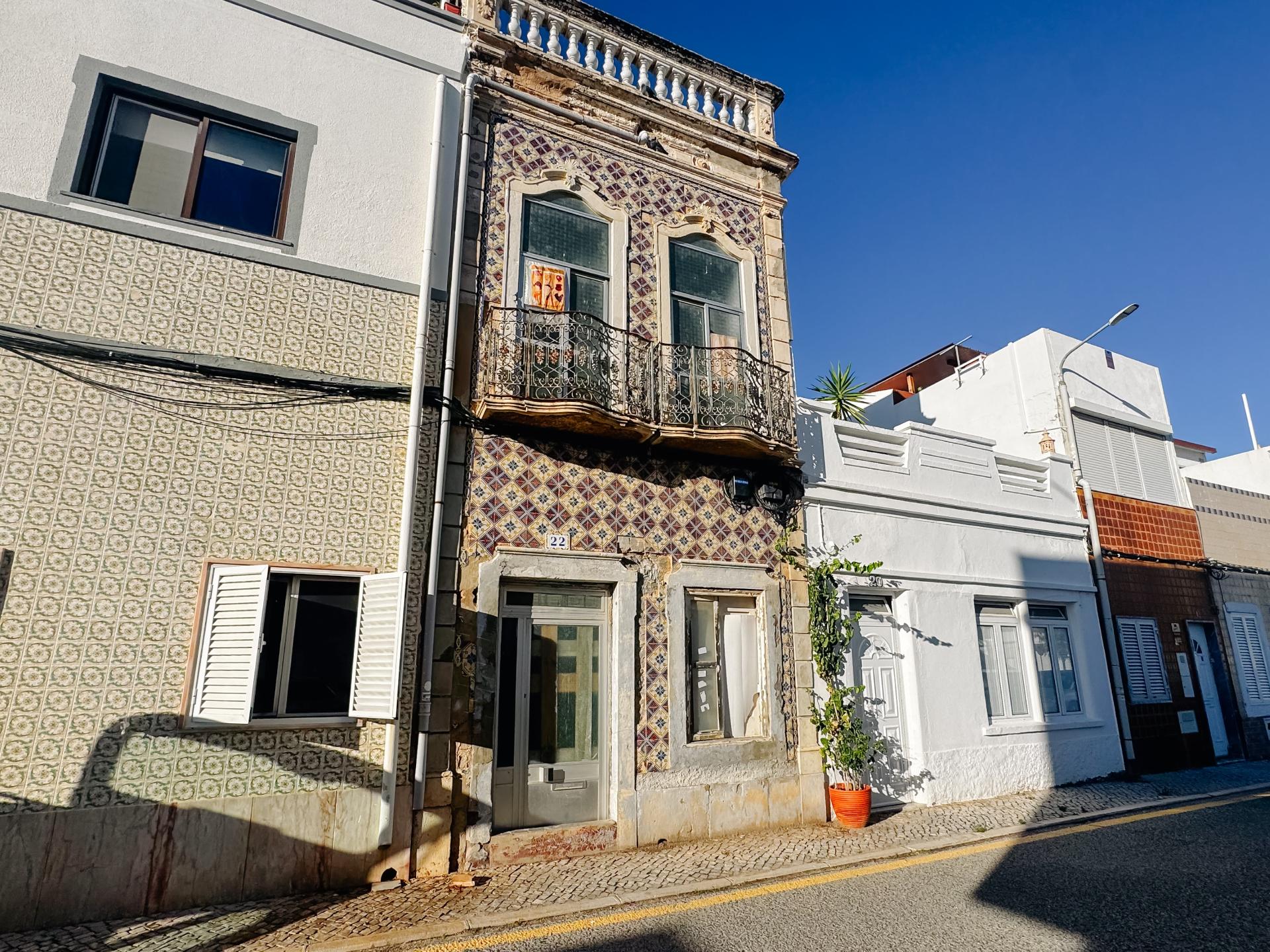 Casa Típica para recuperar na Baixa de Olhão.