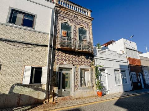 Casa Típica para recuperar na Baixa de Olhão.
