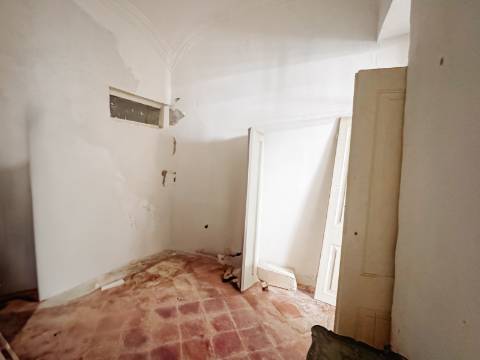 Casa Típica para recuperar na Baixa de Olhão.