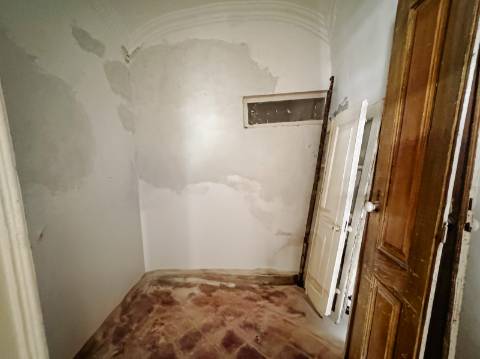 Casa Típica para recuperar na Baixa de Olhão.