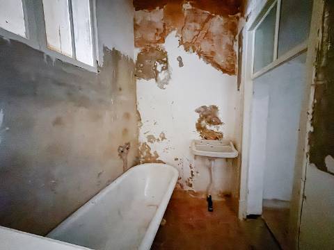 Casa Típica para recuperar na Baixa de Olhão.