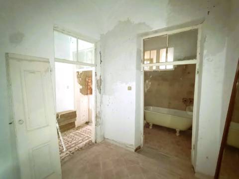 Casa Típica para recuperar na Baixa de Olhão.