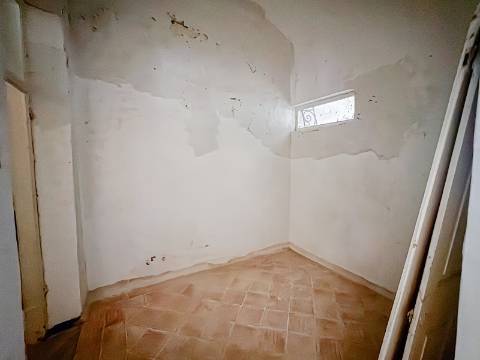 Casa Típica para recuperar na Baixa de Olhão.