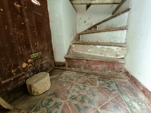 Casa Típica para recuperar na Baixa de Olhão.