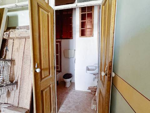 Casa Típica para recuperar na Baixa de Olhão.