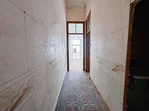 Casa Típica para recuperar na Baixa de Olhão.