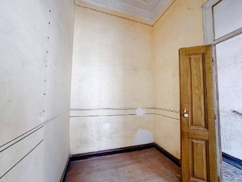 Casa Típica para recuperar na Baixa de Olhão.