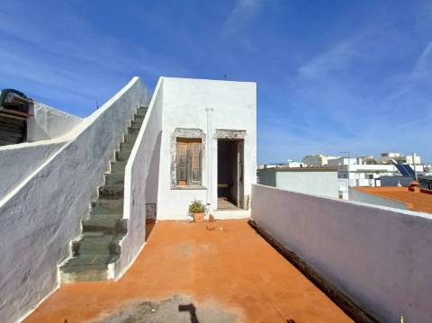 Casa Típica para recuperar na Baixa de Olhão.