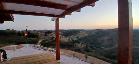 TERRENO RÚSTICO COM 17.480 m2 - ÁGUA E SISTEMA SOLAR - ESTRUTURA AMOVÍVEL - PRÓXIMO AO MARROQUIL - AZINHAL CASTRO MARIM - ALGARVE