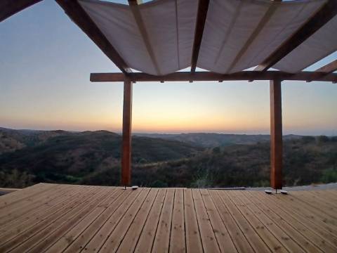 TERRENO RÚSTICO COM 17.480 m2 - ÁGUA E SISTEMA SOLAR - ESTRUTURA AMOVÍVEL - PRÓXIMO AO MARROQUIL - AZINHAL CASTRO MARIM - ALGARVE