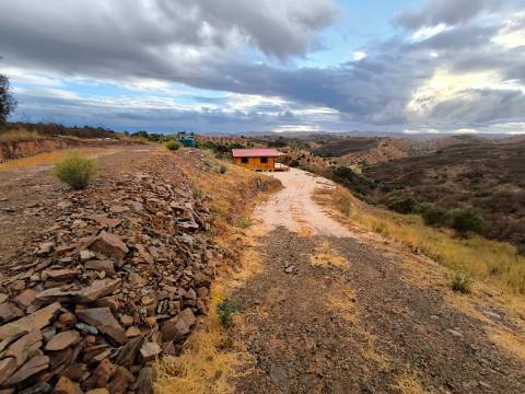 TERRENO RÚSTICO COM 17.480 m2 - ÁGUA E SISTEMA SOLAR - ESTRUTURA AMOVÍVEL - PRÓXIMO AO MARROQUIL - AZINHAL CASTRO MARIM - ALGARVE