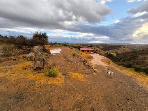 TERRENO RÚSTICO COM 17.480 m2 - ÁGUA E SISTEMA SOLAR - ESTRUTURA AMOVÍVEL - PRÓXIMO AO MARROQUIL - AZINHAL CASTRO MARIM - ALGARVE