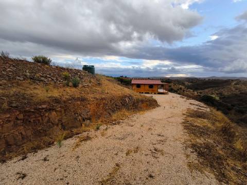 TERRENO RÚSTICO COM 17.480 m2 - ÁGUA E SISTEMA SOLAR - ESTRUTURA AMOVÍVEL - PRÓXIMO AO MARROQUIL - AZINHAL CASTRO MARIM - ALGARVE