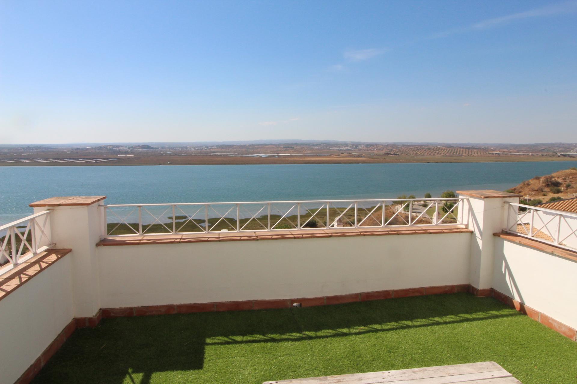 Casa com Vista de Rio - Conforto, Elegância e Inspiração em Cada Detalhe